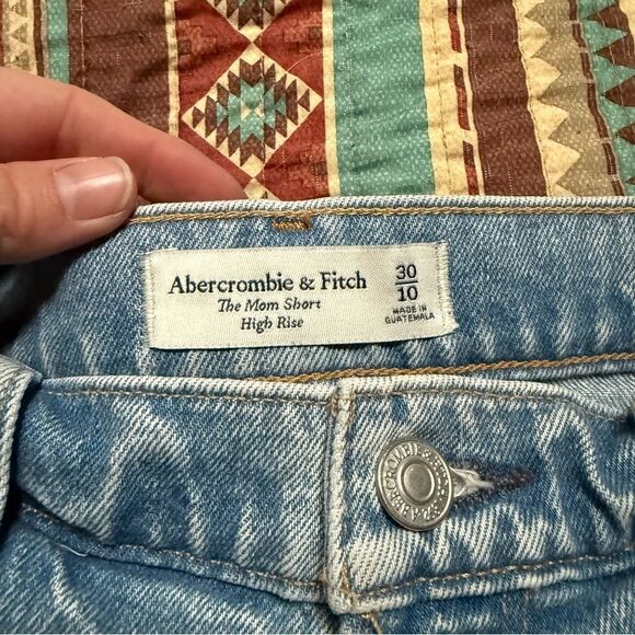 Abercrombie & Fitch Mom High rise denim shorts size 10 - Picture 2 of 6